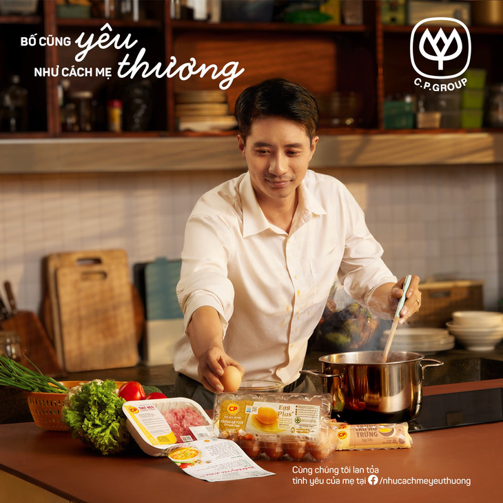 San sẻ công việc bếp núc với những người mẹ, người vợ cũng là cách lan tỏa yêu thương trong gia đình.