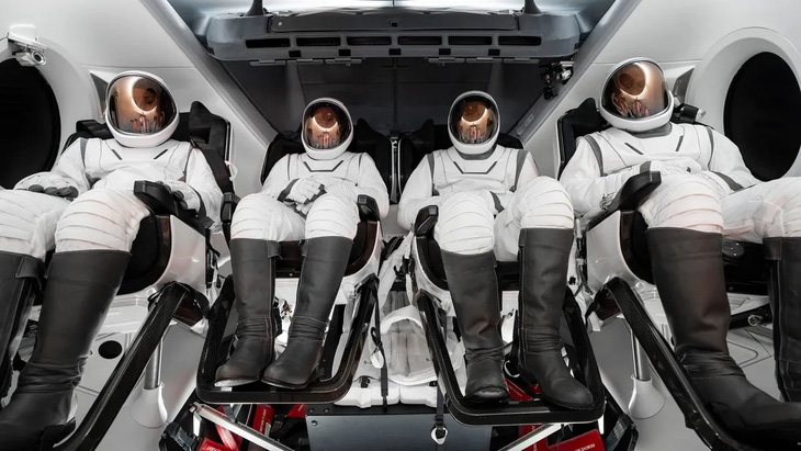 Phi hành đoàn trong sứ mệnh Polaris Dawn sẽ mặc đồ EVA mới - Ảnh: SpaceX