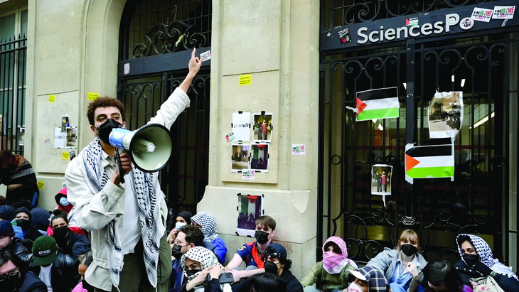 Sinh viên Sciences Po biểu tình ủng hộ Palestine. Ảnh: Al Arabiya