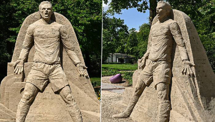 Bức tượng cát cảnh Ronaldo 'SIUUU' gây sốt - Ảnh: 