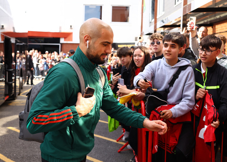 Amrabat gây thất vọng khi gia nhập Man United theo bản hợp đồng cho mượn - Ảnh: REUTERS