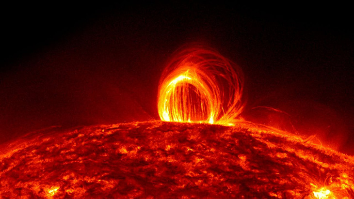 Bão mặt trời có thể làm gián đoạn hệ thống định vị toàn cầu và gây nguy hiểm cho lưới điện - Ảnh: NASA