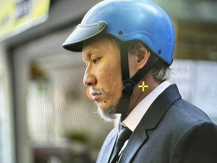 Kiều Minh Tuấn đóng ông già trong phim Cô dâu hào môn của đạo diễn Vũ Ngọc Đãng, để khác biệt với hình tượng chú Sáu từ game show - Ảnh: ĐPCC