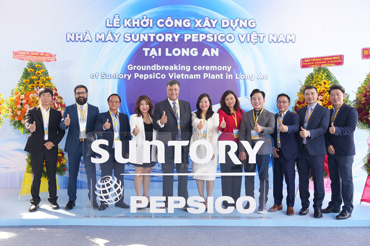 Ban lãnh đạo Suntory PepsiCo Việt Nam tại sự kiện khởi công nhà máy