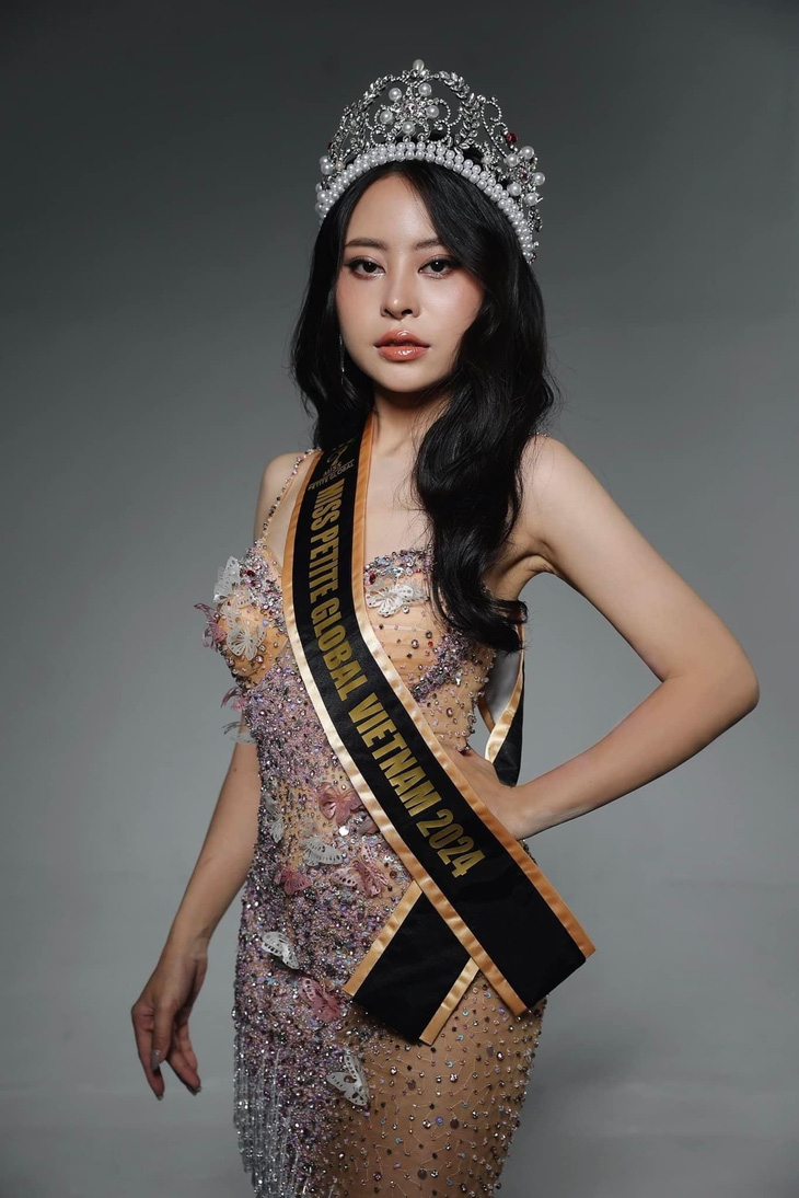 Lê Trang Ngân đại diện Việt Nam thi Miss Petite Global 2024 - Ảnh: Facebook nhân vật