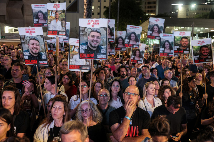 Người dân ở Tel Aviv xuống đường đòi giải cứu con tin ngày 11-5 - Ảnh: AFP