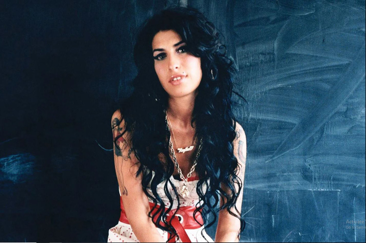 Amy Winehouse, ca sĩ nhạc retro-soul người Anh từng đoạt giải Grammy, được phát hiện đã chết tại nhà riêng ở London vào ngày 23-7-2011