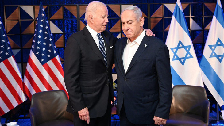 Tổng thống Mỹ Joe Biden nói chuyện với Thủ tướng Israel Netanyahu tại Tel Aviv ngày 18-10-2023 - Ảnh: AFP