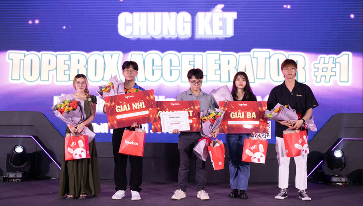 5 đội sinh viên đoạt giải “Ươm mầm tài năng game Việt 2024 - Topebox Accelerator” - Ảnh: ĐỨC THIỆN