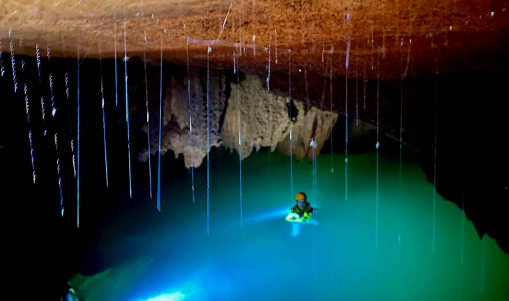 Hồ nước bí ẩn vừa được phát hiện trong hang Thung, thuộc hệ thống hang động Hung Thoòng của Vườn quốc gia Phong Nha - Kẻ Bàng - Ảnh: L.DŨNG
