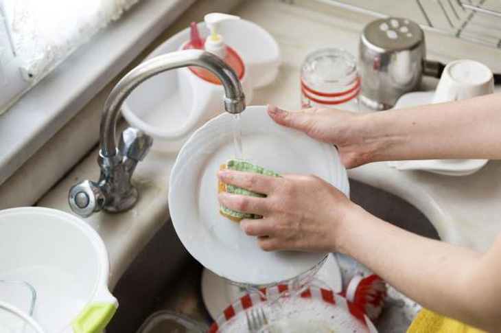 Rửa chén bát sạch là việc mọi người vẫn nghĩ là việc dễ dàng, thực tế không phải như vậy
