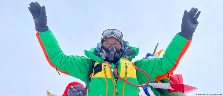 Người Nepal lập kỷ lục 29 lần chinh phục đỉnh Everest, nóc nhà thế giới
