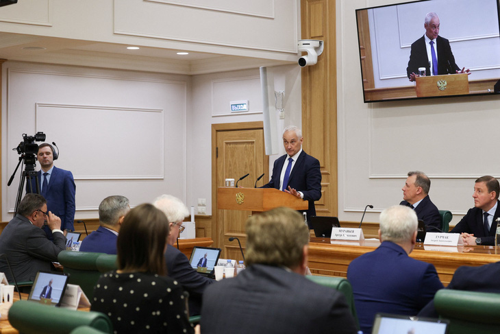 Ông Andrei Belousov, ứng cử viên bộ trưởng Bộ Quốc phòng Nga, phát biểu tại phiên họp với các thành viên Hội đồng Liên bang (Thượng viện) Nga về việc bổ nhiệm các vị trí lãnh đạo mới vào chiều 13-5 - Ảnh: REUTERS