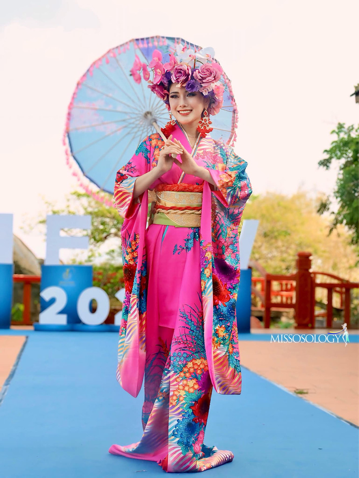 Thí sinh Nhật Bản diện trang phục truyền thống gây chú ý - Ảnh: Missosology