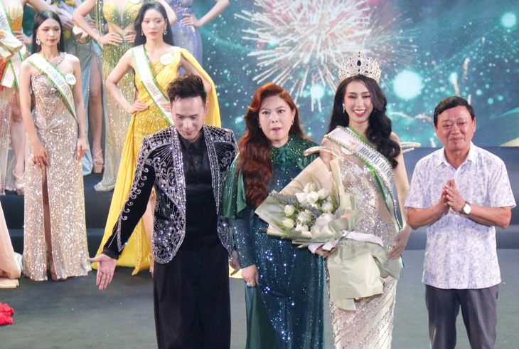 Trao giải Hoa hậu Đại sứ Du lịch Việt Nam 2024 - Ảnh: TTXVN