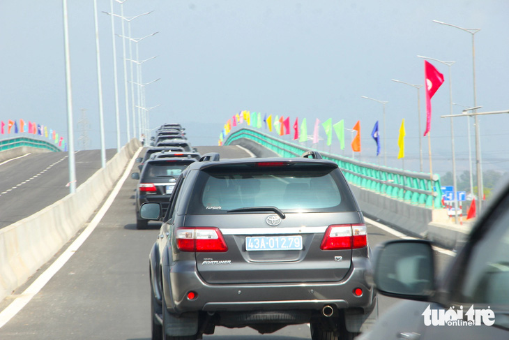 Sau nhiều năm thi công, đường vành đai phía tây Đà Nẵng đã chính thức thông xe, kết nối nhiều đường quốc lộ và giao thông trục ngang của Đà Nẵng - Ảnh: TRƯỜNG TRUNG