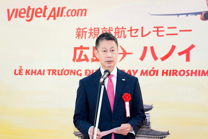 Ông Yuzaki Hidehiko, Thống đốc tỉnh Hiroshima chúc mừng đường bay mới Hiroshima - Hà Nội