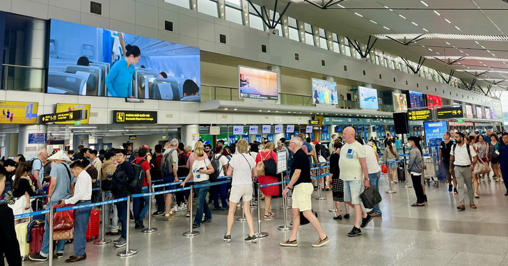 Một điểm quảng cáo của doanh nghiệp tại sân bay quốc tế Đà Nẵng - Ảnh: P.Thảo