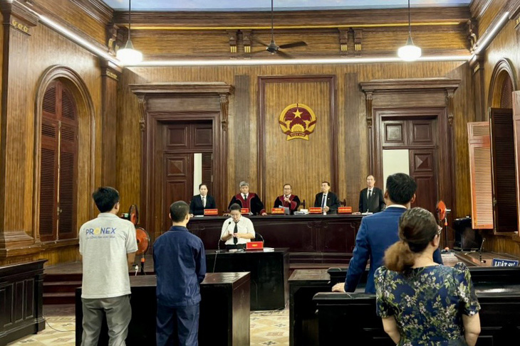 Hội đồng xét xử tuyên án các bị cáo tại phiên tòa ngày 13-5 - Ảnh: KHẮC HIẾU