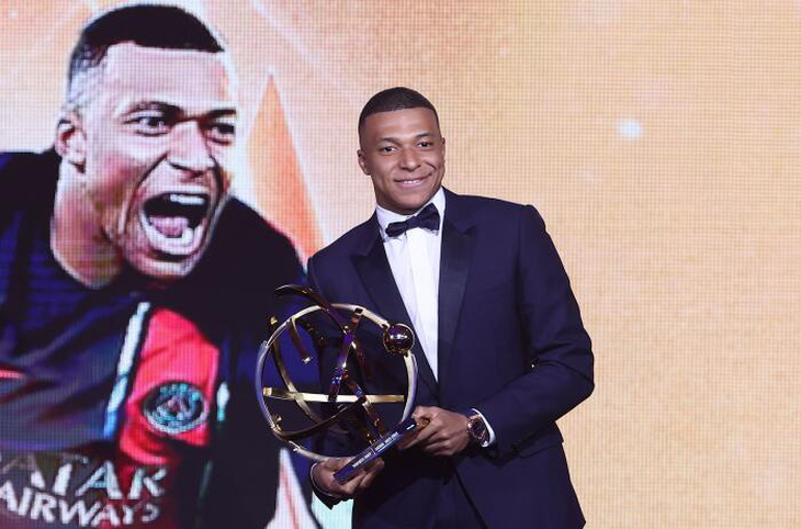 Mbappe received the title "Best Player in France" for the 5th consecutive time - Photo: AFP