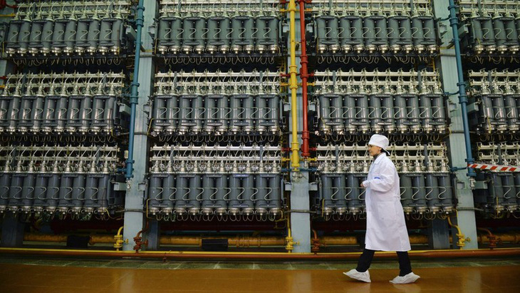 Máy ly tâm để tách các đồng vị uranium tại Tổ hợp điện hóa Ural ở Nga - Ảnh: SPUTNIK