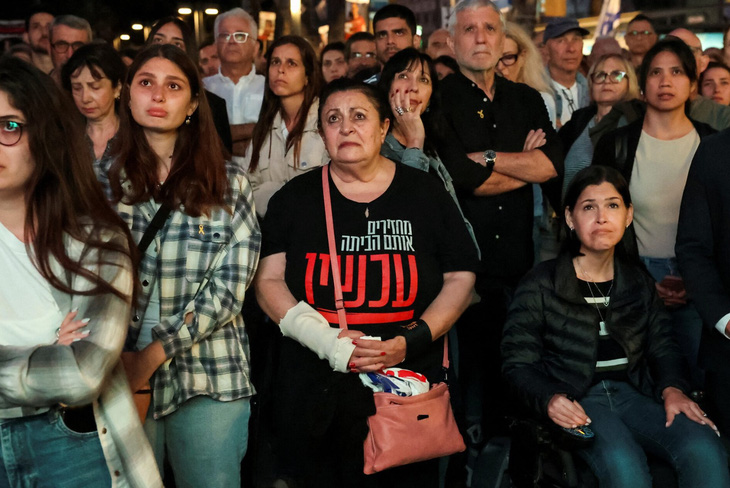 Người dân tập trung đêm 13-5 tại thành phố Tel Aviv, nhân dịp Quốc khánh Israel - Ảnh: REUTERS
