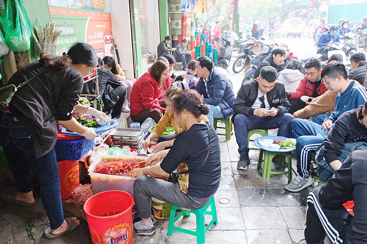 Thức ăn đường phố, cửa hàng dịch vụ ăn uống nhỏ lẻ phải đảm bảo an toàn thực phẩm - Ảnh minh họa: NAM TRẦN