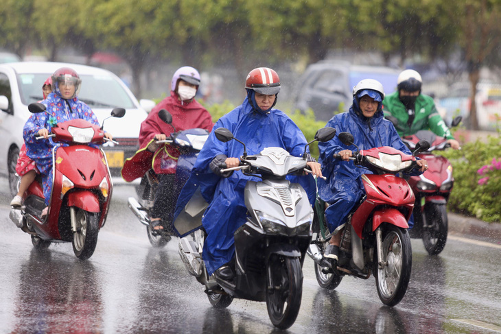 Dự báo thời tiết Nam Bộ có đợt mưa nhiều ngày. Mưa dông tập trung từ chiều đến tối - Ảnh: PHƯƠNG QUYÊN