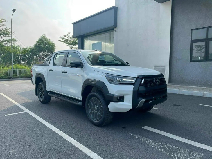 Toyota Hilux 2024 chính thức ra mắt: Giá cao nhất 999 triệu đồng, đối đầu Ford Ranger- Ảnh 4.