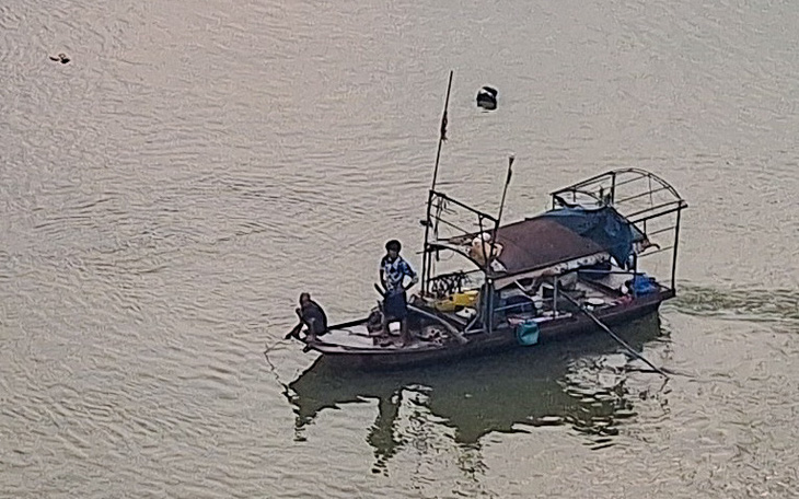 Tìm kiếm 2 nữ sinh nghi nhảy cầu Kinh Dương Vương ở Bắc Ninh