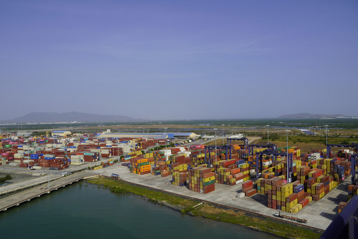 Hàng container ở cảng Cái Mép - Thị Vải - Ảnh: ĐÔNG HÀ 