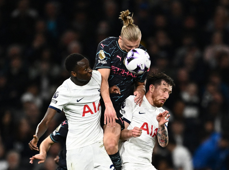 Thất bại trước Man City khiến Tottenham không còn cơ hội giành vé dự Champions League - Ảnh: REUTERS