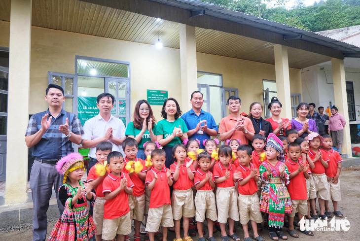 Khánh thành, bàn giao, đưa vào sử dụng công trình điểm trường Nà Sản A, huyện Điện Biên Đông, tỉnh Điện Biên - Ảnh: HÀ THANH