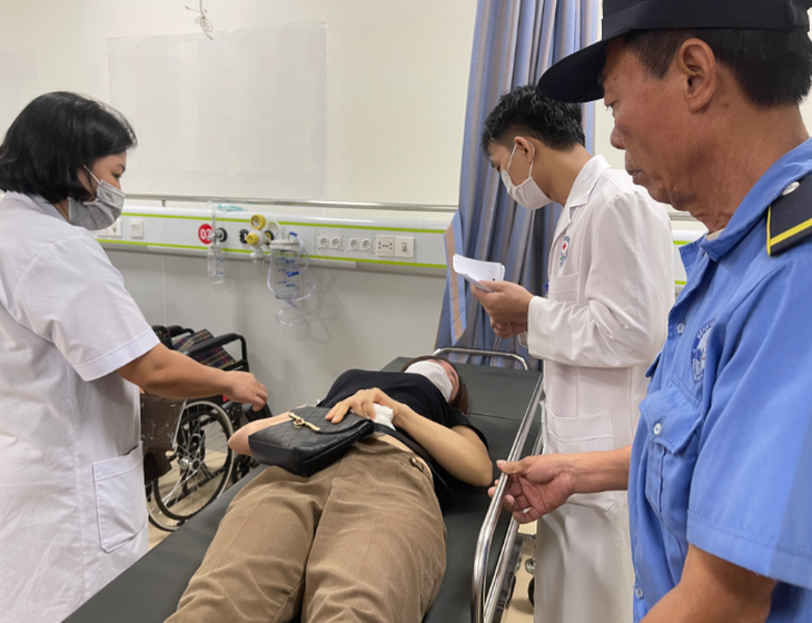 Công nhân tại Vĩnh Phúc nhập viện nghi do ngộ độc thực phẩm sau bữa trưa - Ảnh: Bệnh viện cung cấp