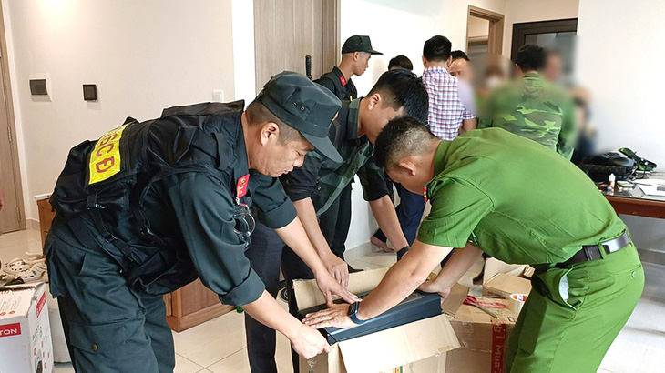 Công an tỉnh Bắc Giang thu giữ tang vật gây án của nhóm giả danh nhân viên ngân hàng lừa đảo chiếm đoạt tài sản trên không gian mạng của hàng nghìn người  - Ảnh: Công an cung cấp