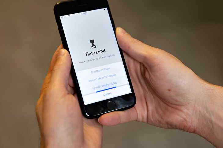 Các ứng dụng quản lý thời gian xài smartphone thường khóa quyền truy cập, song cho người dùng lựa chọn để gia hạn thời gian sử dụng thiết bị - Ảnh: TechXplore