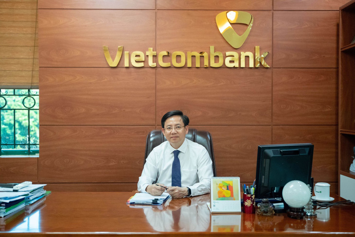 Ông Võ Văn Linh, giám đốc Ngân hàng Vietcombank Quảng Ngãi - Ảnh: TRẦN MAI