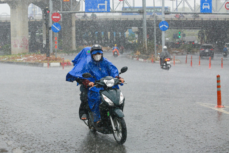 Hôm nay 17-5, thời tiết Nam Bộ dự báo tiếp tục mưa - Ảnh: CHÂU TUẤN