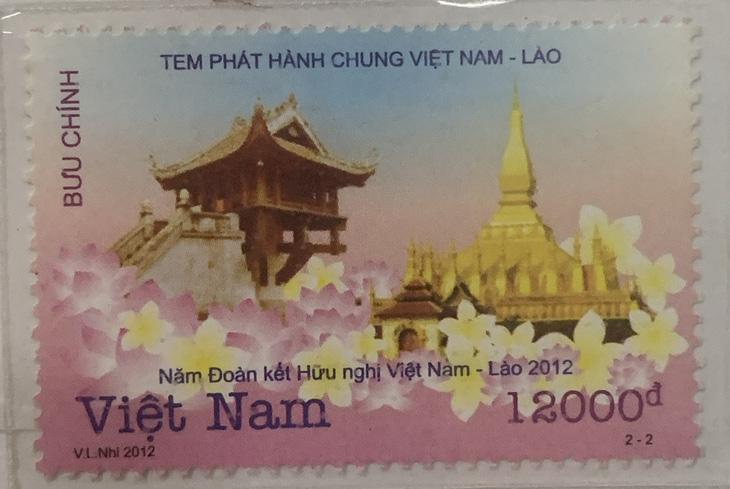 Tem bưu chính phát hành chung Việt Nam và Lào - Ảnh: HOÀI PHƯƠNG