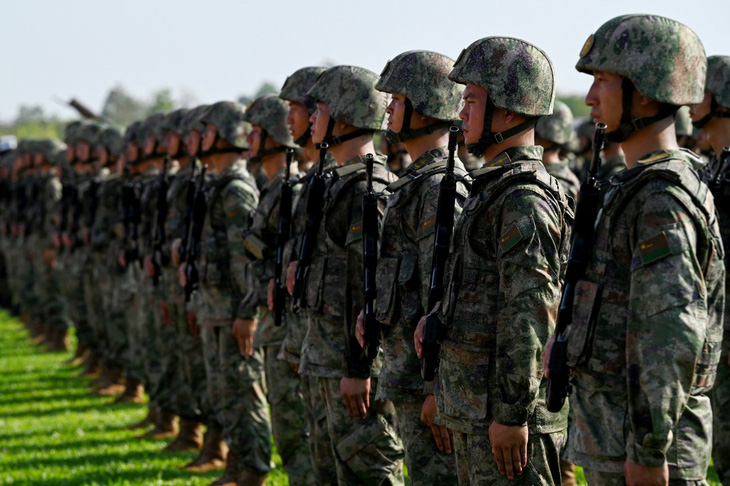 Các binh sĩ Trung Quốc tham gia cuộc diễn tập ở tỉnh Kampong Chhnang của Campuchia ngày 16-5 - Ảnh: AFP