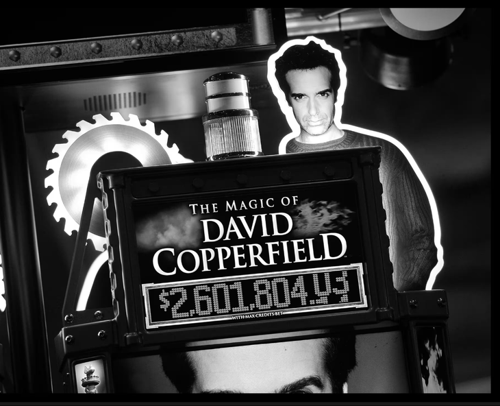 Một máy đánh bạc có hình ảo thuật gia David Copperfield tại khách sạn sòng bạc MGM Grand ở Las Vegas, bang Nevada (Mỹ) - Ảnh: GETTY IMAGES