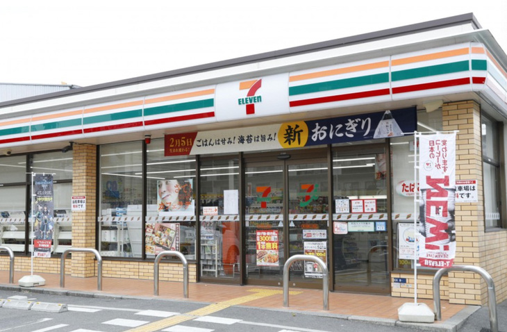 Một cửa hàng tiện lợi thuộc thương hiệu 7-Eleven tại Nhật Bản - Ảnh: KYODO