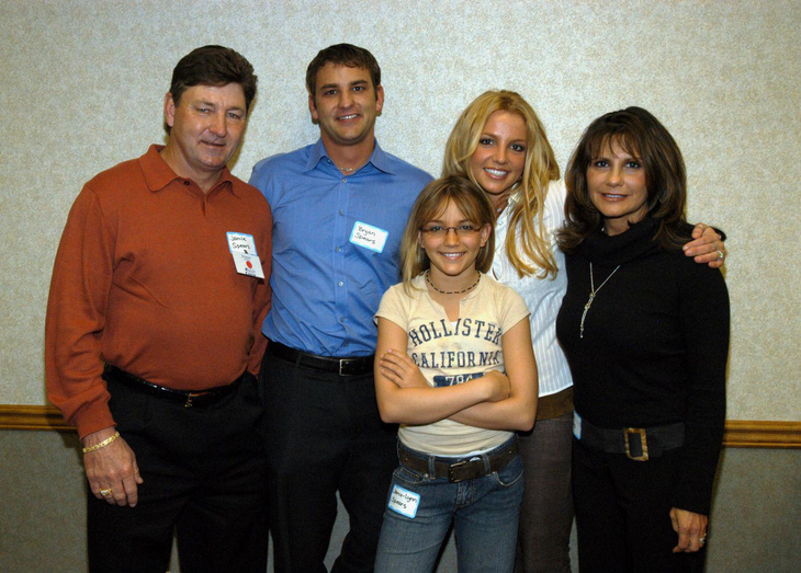 Britney Spears cùng gia đình - Ảnh: Page Six