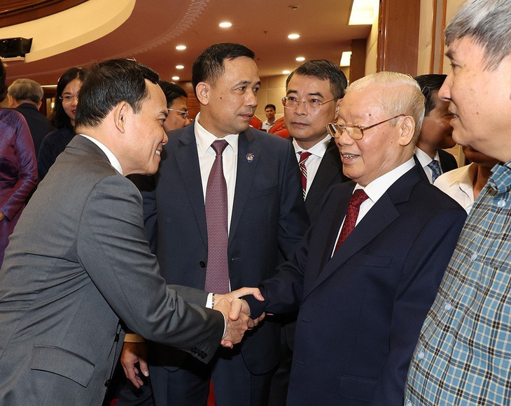 Tổng bí thư Nguyễn Phú Trọng cùng các lãnh đạo Đảng, Nhà nước và đại biểu dự Hội nghị Trung ương 9, khóa XIII - Ảnh: TTXVN