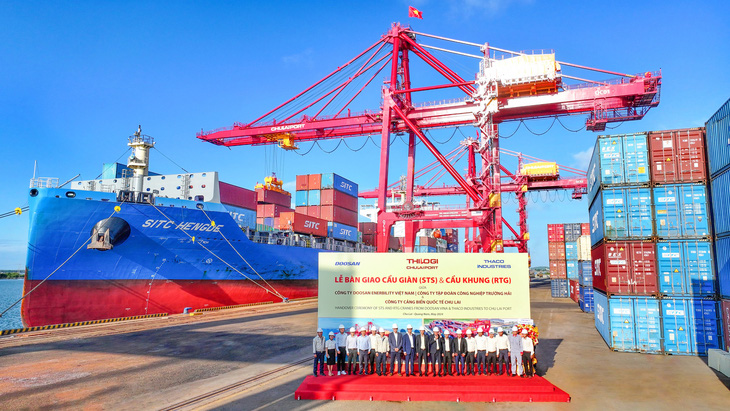 Lễ bàn giao cẩu giàn STS và cẩu khung RTG tại cảng Chu Lai