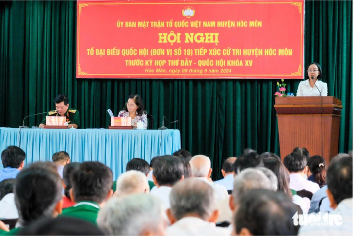 Tổ đại biểu Quốc hội đơn vị 10 tiếp xúc cử tri huyện Hóc Môn (TP.HCM) sáng 9-5 - Ảnh: PHƯƠNG NHI