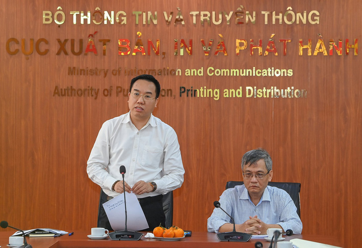 Cục trưởng Cục Xuất bản, In và Phát hành Nguyễn Nguyên chia sẻ thông tin tại hội nghị - Ảnh: Việt Linh
