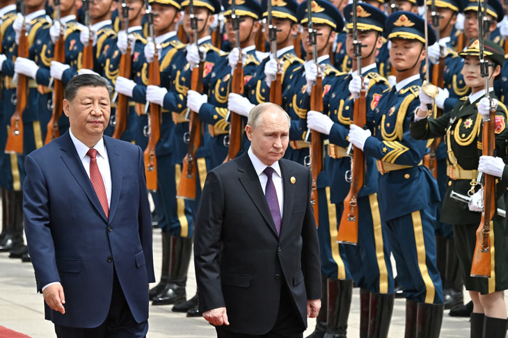 Tổng thống Nga Vladimir Putin đến thủ đô Bắc Kinh, bắt đầu chuyến thăm Trung Quốc ngày 16-5 - Ảnh: REUTERS