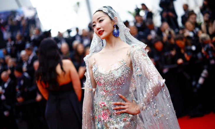 Cận cảnh bộ đầm của nhà thiết kế Anh Thư trên thảm đỏ Cannes - Ảnh: GETTY IMAGES