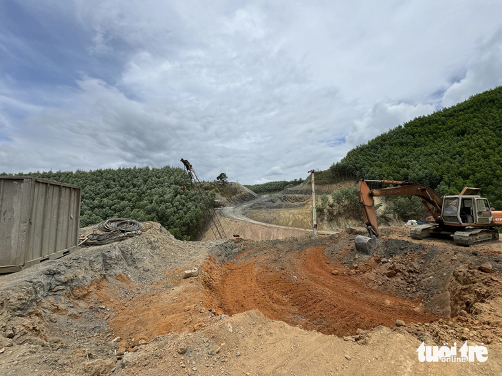 Các bãi thải được phê duyệt, đã thỏa thuận chưa đáp ứng được so với nhu cầu đổ thải của dự án, đặc biệt dự án thành phần 2 vì lượng đất bóc tầng phủ rất lớn - Ảnh: TRUNG TÂN